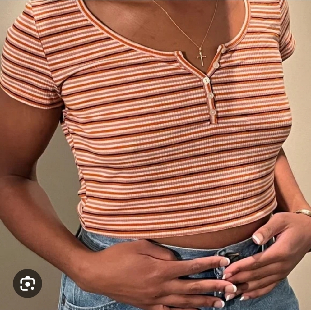 Garage Striped Cropped Henley‎ Tee. Medium Like New - Picture 2 of 5